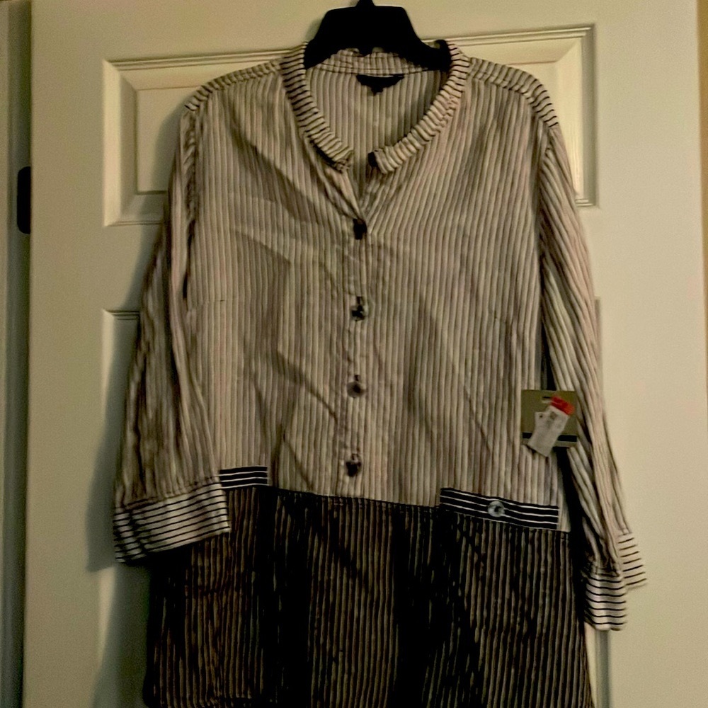 John Mark beautiful linen blouse